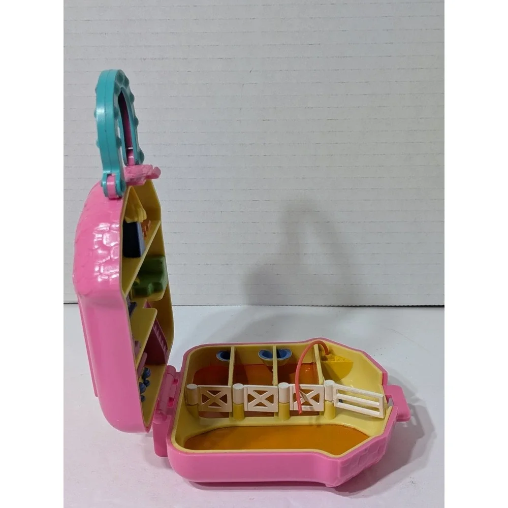 Polly Pocket  HAPPY TRAILS Club Horse Stable 1994 Vintage Compact Only